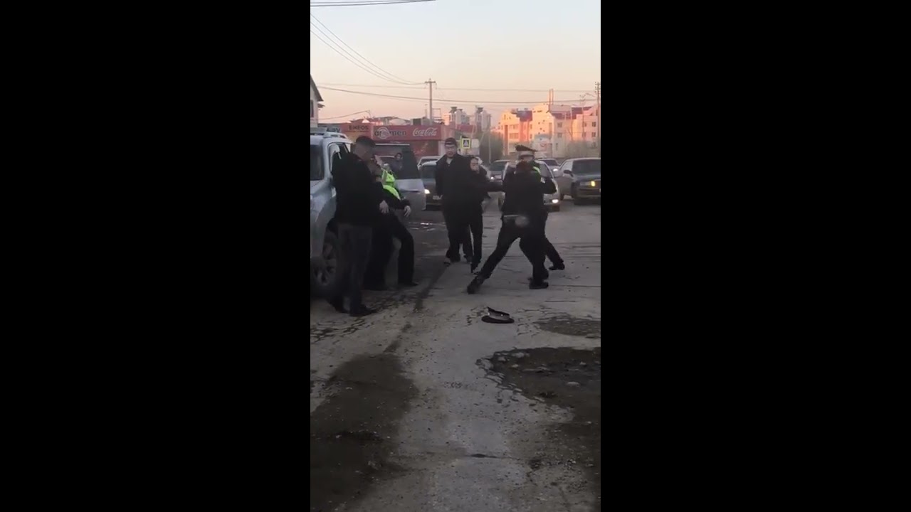 Драка с сотрудниками ДПС в Якутске