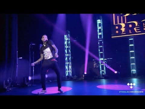 Chris Brown performing "Flipmode" with Fabolous (Tidal Pop Up Show 2017)