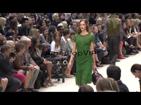 Burberry Prorsum: London Fashion Week Spring/Summer 2013 ...