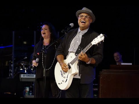 download lagu mp3 mp4 Israel Houghton Feels Like Home, download mp3 Israel Houghton Feels Like Home free downloadn, video klip Israel Houghton Feels Like Home