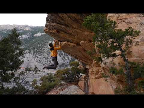 Sphinx Roof V1, Sphinx Boulders, Cody Climbing