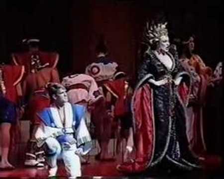 The Mikado - Simon Gallaher talks about Katisha