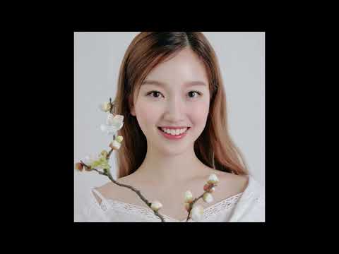 Gowon from LOONA nodding and smiling