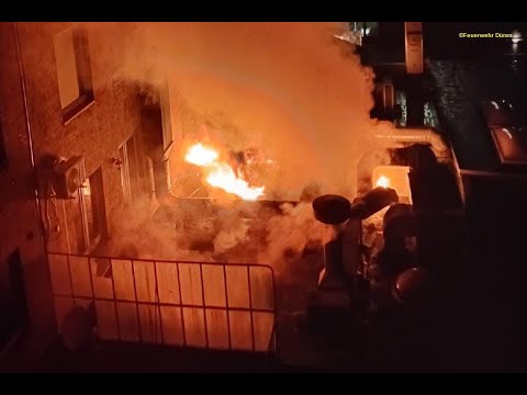 2025-11-30 Düren: Brand in Restaurant - Menschenleben in Gefahr