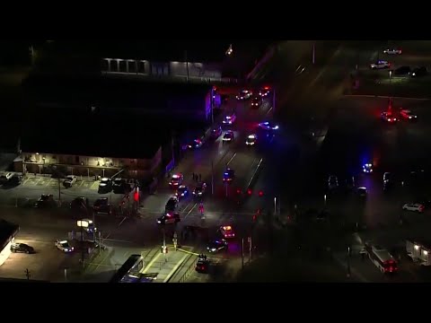 Deputies shoot, kill knife-wielding suspect