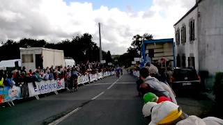 preview picture of video 'Arrivée de la Ronde Finistérienne à St Jacques Guiclan'