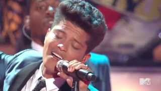 Bruno Mars - Valerie (Amy Winehouse Tribute) HD