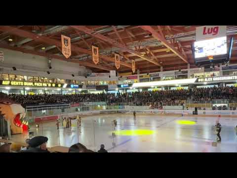 Einlauf Tölzer Löwen - Derby SC Riessersee 
