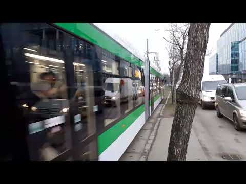 Tramvaiul Astra Imperio Metropolitan #3823 pe linia 25 părăsind stația Piața Danny Huwe