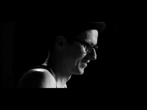 Esh Loh »Becoming« Chapter 1