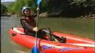 preview picture of video 'Airyak ou kayak gonflable sur la Nive à Bidarray'