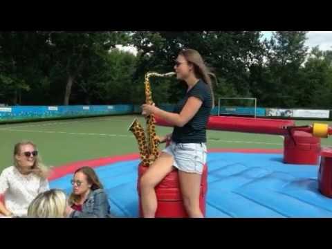 Amaaaazing Student Girl plays the Saxophone!