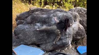 Video thumbnail of ABトラバース (AB Traverse), 初段 (7a+). 御岳 (Mitake)