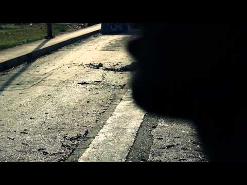 El Momo y Jona   Perdiendo la apuesta Videoclip 2012) (1080p)