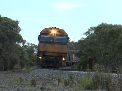 Steel Train in Australia - Pacific National Broad Gauge Railway - PoathTV