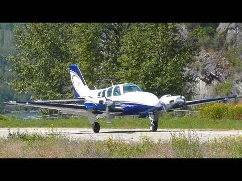 Beechcraft 58 Baron Takeoff