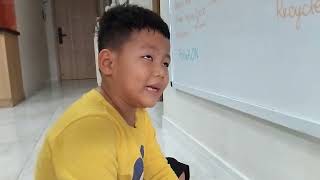 Henry 5 tuổi thuyết trình giải thích khoa học bằng Tiếng Anh