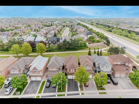 7 Springtown Trail, Brampton Home - Real Estate Properties
