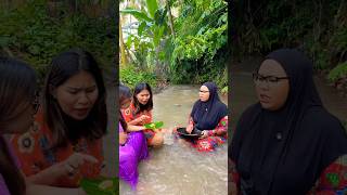 Download lagu Ayu got gold. mp3
