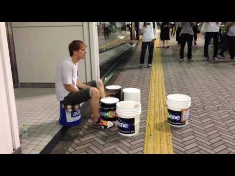 神業ドラマー渋谷に現る！！！ The bucket drummer appears in Shibuya