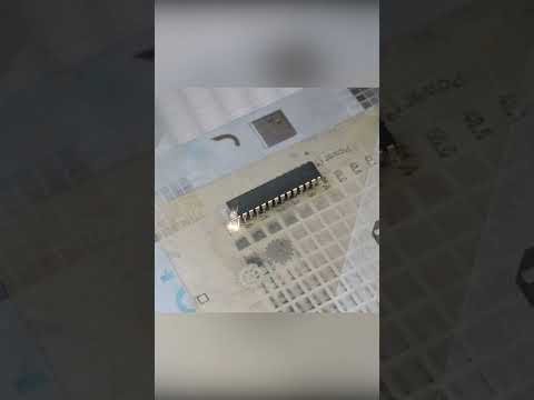 🔥 Décapsulage ATMEGA238P au laser fibre #electronics #laser #DIY