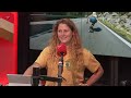 Snelle afdaling op skateboard