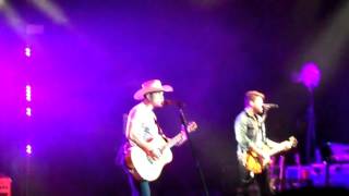 Dustin Lynch &quot;Halo&quot;