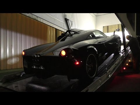 Pagani Huayra getting transported | Scraping his front splitter during malfunction | Carweek 2015