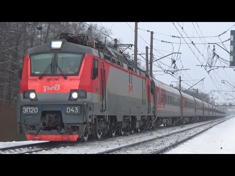 Электровоз ЭП20-043 со скорым дневным поездом №739 'Москва - Брянск'