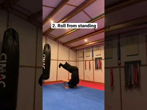 Front flip tutorial🦵*try this on trampoline or soft surface first to prevent injury*