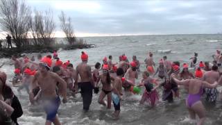 preview picture of video 'Nieuwjaarsduik 2014 op Urk'