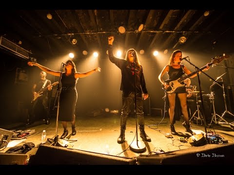 Borghesia - Goli, Uniformirani, Mrtvi (live in Zagreb)