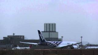 preview picture of video 'ANA Boeing787 Takeoff at SENDAI AIRPORT 16:07 2011.10.30'