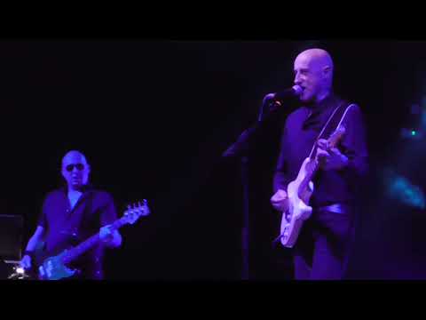 ILEGALES - Eres Una Puta (Sala París 15)