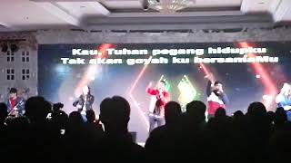 Menari &amp; Bernyanyi - Light of Jesus (LOJ) Worship - LIVE @HUT ke 10 PDKK St Teresa Avila Surabaya