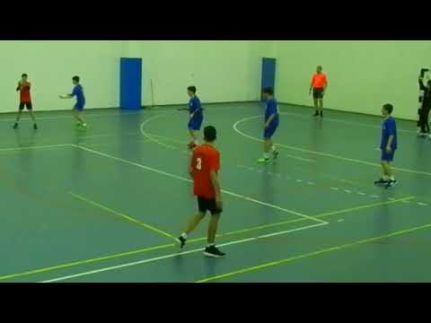 Slow motion 2 minute eliminare ca "asa vrea muschii lui"... dupa o agatare la gat nesanctionata