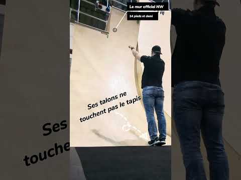 Il réussit le warped wall sans élan!