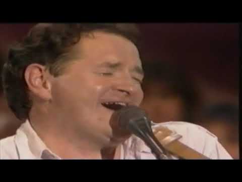 Yma o Hyd - Dafydd Iwan ac Ar Log