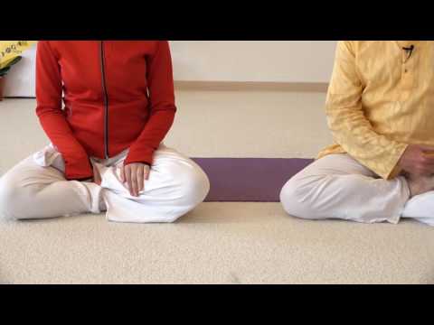 Ardha Padmasana - halber Lotus für Pranayama und Meditation