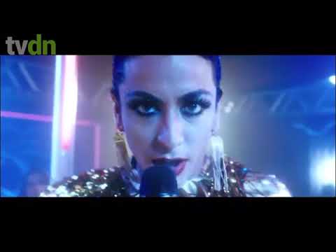 Jesuit Barbosa as Shakira do Sertão in the teaser for the video "Penina veneno"