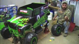 MONSTER JAM GRAVE DIGGER 24V BATTERY POWERED RIDE-ON UNBOXING AND ASSEMBLY