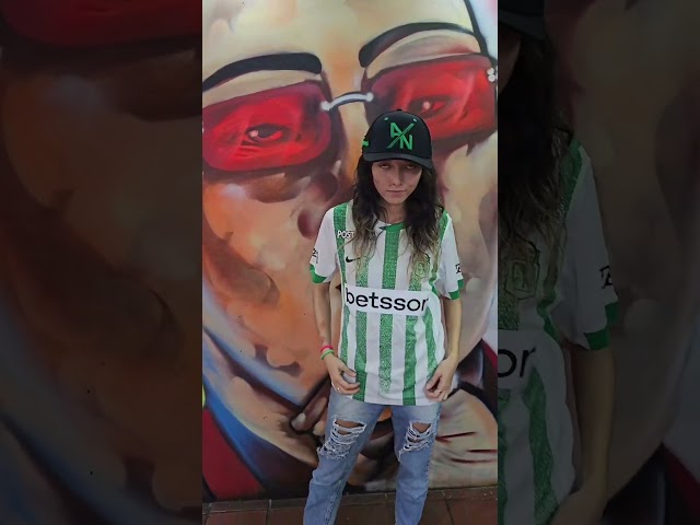 Vídeo relacionado con JYC CREATIVE Bufanda, Bandera Gorro Oficiales de Equipos de Fútbol, Equipación Oficial Fútbol, Regalo de Equipo de Equipación (FR/ES, Letras, Talla única, Bufanda, ATMadrid)