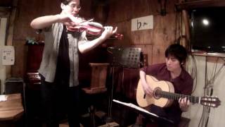 Download lagu [Live] 鮫（Escualo）アストル・ピアソラ 演奏：ドルフィンカフェ(Guitar:YOSHINORI TANAKA 田中佳憲 Violon:竹内章人) mp3