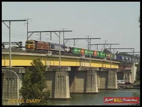 Australian diesel locomotives, including FL220 and ATN L class - Sydney - November 2001