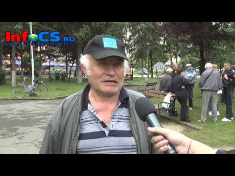 Pensionari resiteni la curateanie in parc 24 mai