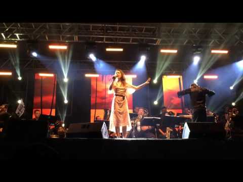 SESI Big Band convida Roberta Sá - Pavilhão de Espelhos