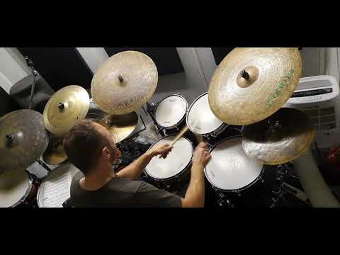 Theme in 7 leading to odd 4/4 groove