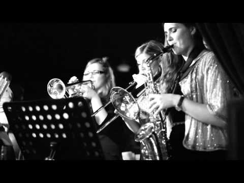 Five Foot Two - The Tricity Vogue All Girl Swing Band