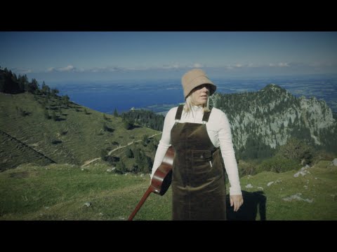 Claudia Koreck - September (official video)
