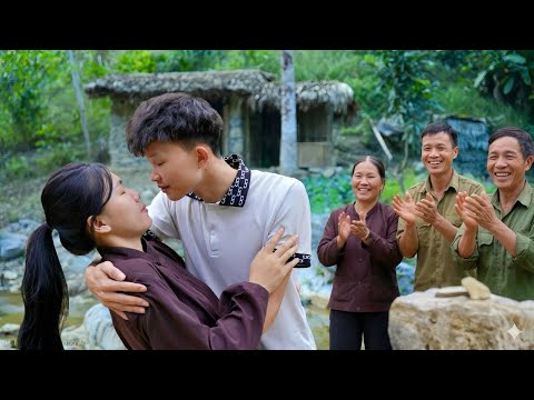 The single mother was overwhelmed by the big surprise and received a hug from Dung.